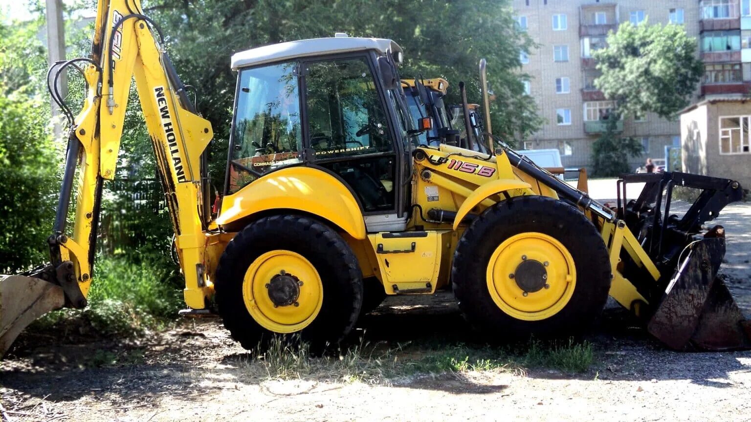 5 b 115. New Holland lb115b. Погрузчик New Holland b115-4ps. Экскаватор погрузчик Нью Холланд lb115. Экскаватор погрузчик Нью Холланд 115.