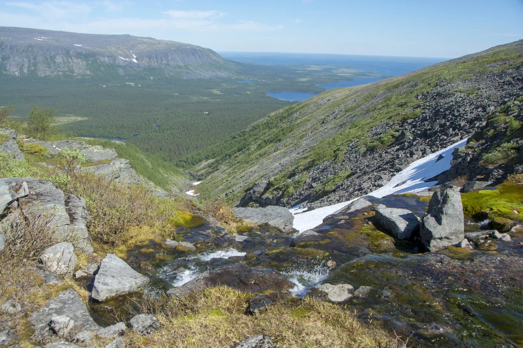 Мурманск природа кольский полуостров. Площадь кольский. Сопки кольского полуострова. Горы мурманской области кольского полуострова. Базальтовые скалы кольский полуостров.