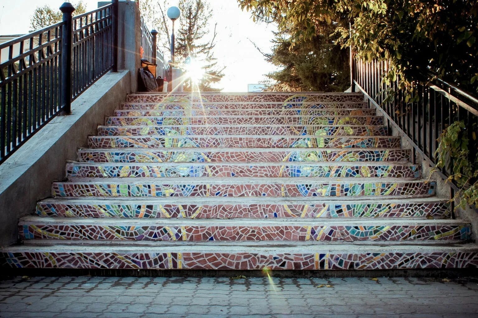 Красивые уличные лестницы. Уличные лестницы в городе. Красивая лестница на улице. Красивая лестница в парке. Step beautiful