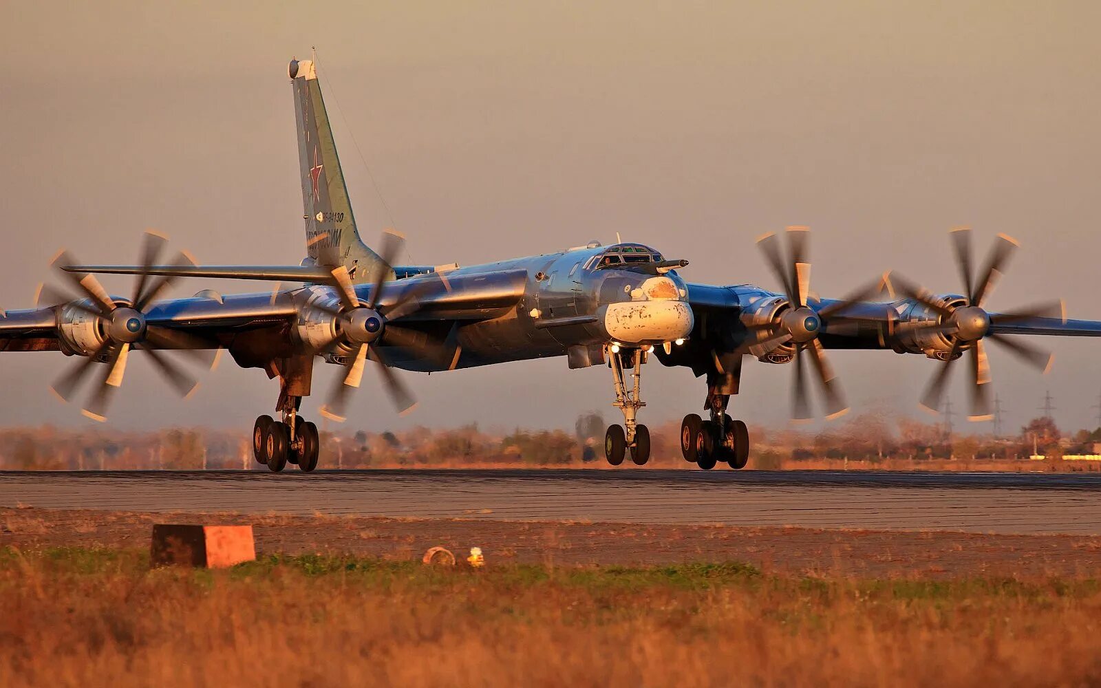 Самолет 4 россии. Ту-95мс. Стратегический бомбардировщик ту-95мс. Ту-95 МС бомбардировщик. Ту-95мс медведь.