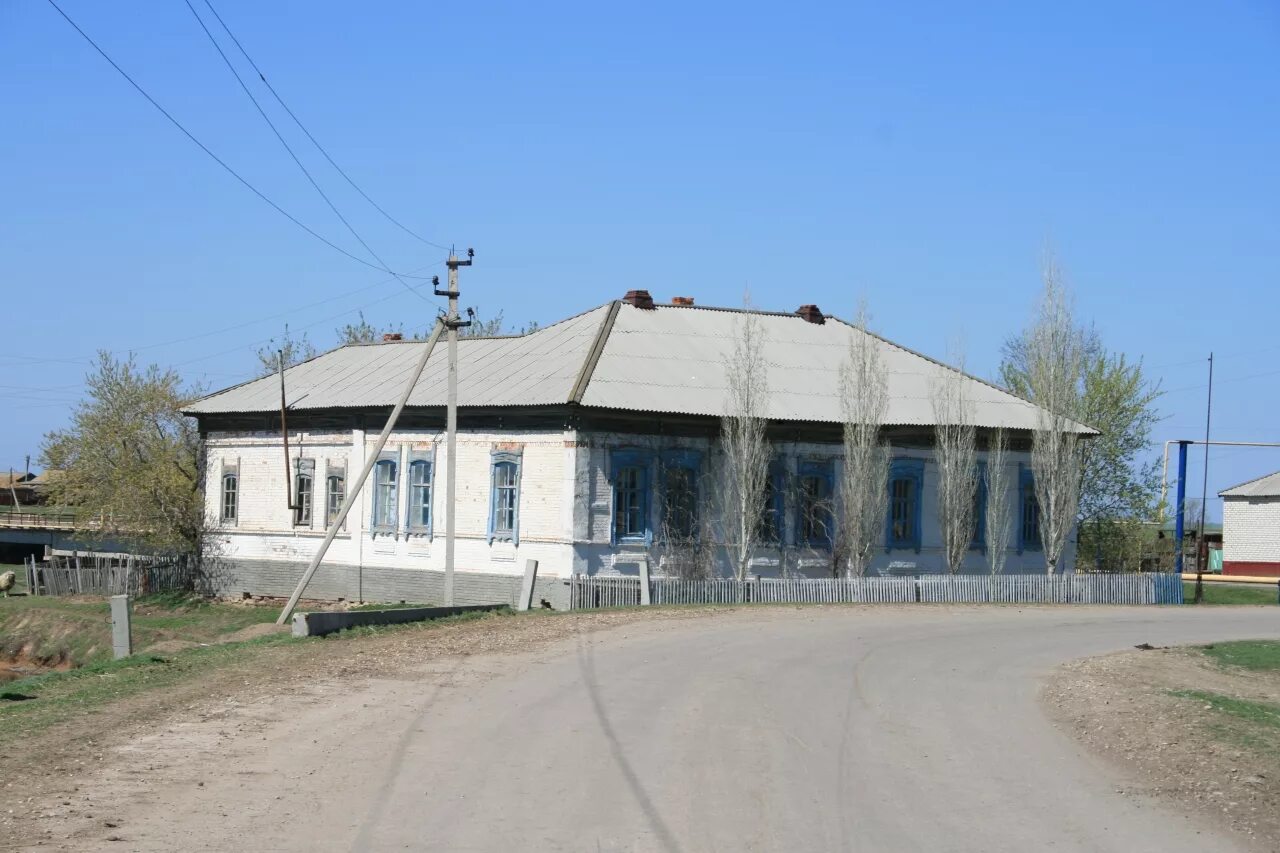 Село Первомайское Федоровского района Саратовской области. Саратовская область Федоровский район село Федоровка. Школа сопервомайско Федоровского района. Село Первомайское Саратовская область.