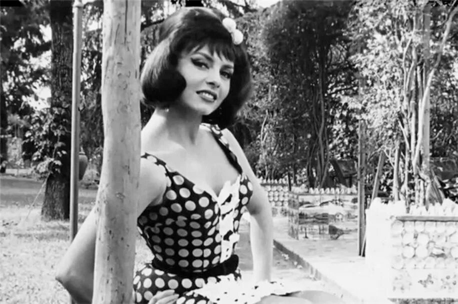 браво ветер знает. в белом платье с пояском голубые гитары. слушать в белом платье с пояском. клип в белом платье с пояском. в белом платье с пояском веселые ребята.