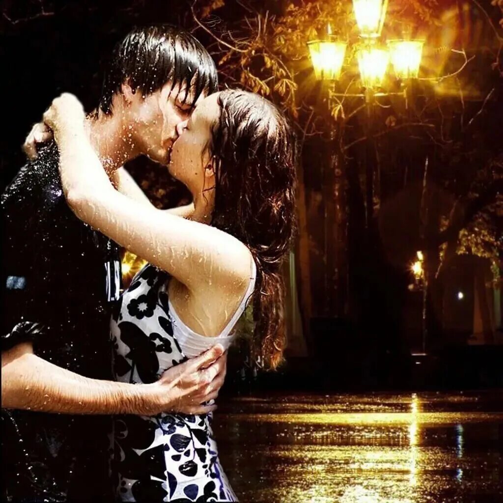 Красивый медляк песня. Любовь под дождем. Романтический поцелуй. Влюблённые под дождём. Поцелуй под дождем.