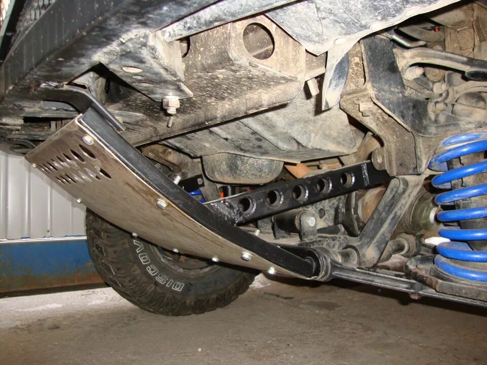 Как снять защиту на ниве Removal and installation of fender liner Chevrolet Niva