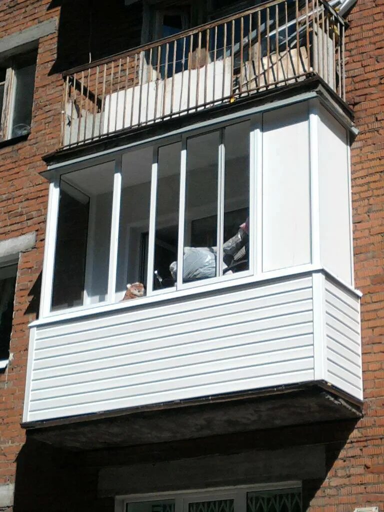 Балкон снаружи. Застекленный балкон. Балкон в хрущевке снаружи. Застекленный балкон в хрущевке.