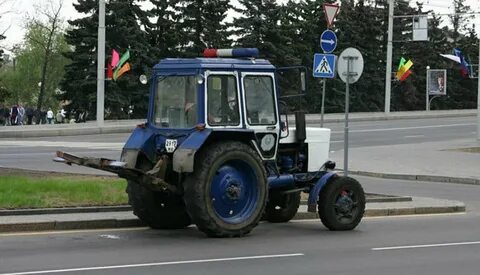 Полицейский трактор