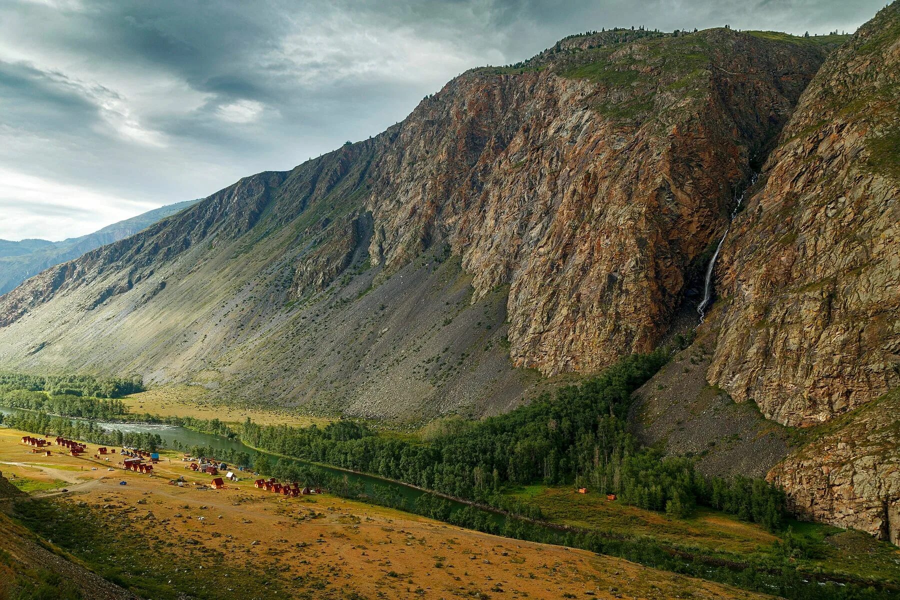 Доломитовые альпы больцано. Долина смерти аризона. Долина смерти зона 51. Долина лаутербруннен швейцария 4k. Долина чулышман горный алтай.
