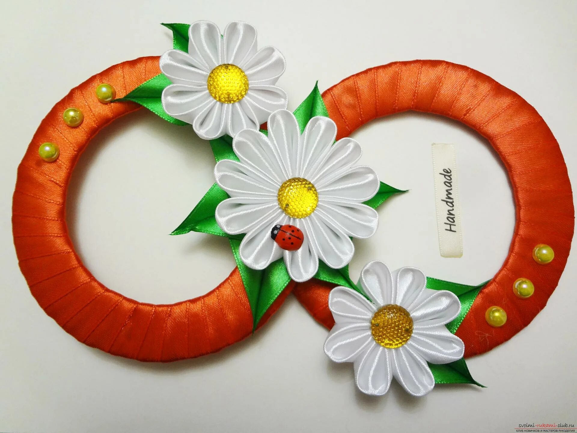 Восьмерка из атласных лент. Восьмерка из атласных лент. Поделка на 8 рапта. Объемная цифра 8. Как украсить восьмерку.