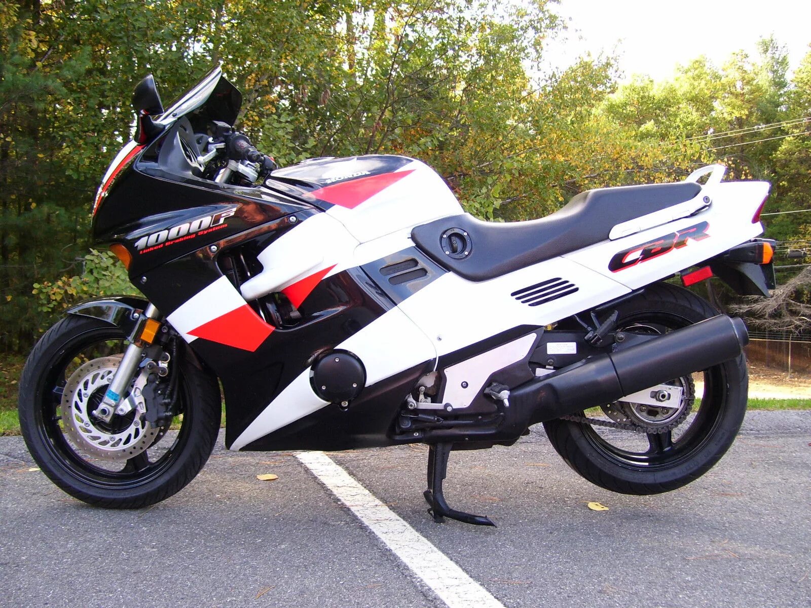 Honda 1000f. Honda CBR 1000f. Honda cbr1000f 1000. Мотоцикл Хонда CBR 1000 F. Honda CBR 1000 1994.