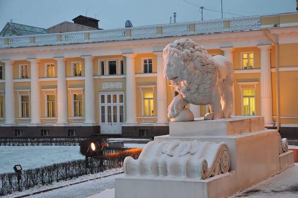 площадь искусств 4 в санкт-петербурге. михайловский дворец в санкт-петербурге. памятник а. площадь искусств михайловский театр. михайловская площадь санкт-петербург.