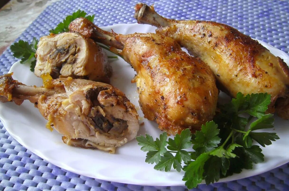 Голени с грибами. Окорочка фаршированные грибами. куриные окорочка фаршированные грибами. куриные голени фаршированные грибами. окорочка фаршированные дюкселем.