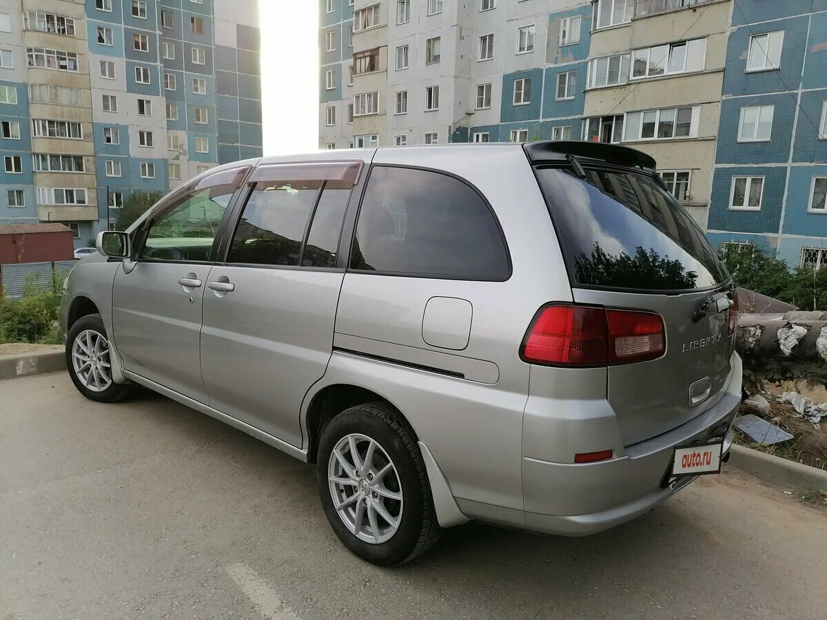 Либерти 2001 года. Nissan Liberty 2004. Ниссан Либерти 2004. Ниссан Либерти 2001. Ниссан Либерти 1990.