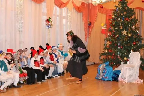 Баба яга на утреннике в детском