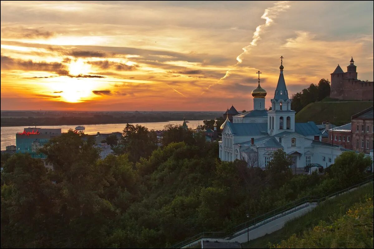 Нижний плавно. Нижний Новгород нижегородские рассветы. Нижний Новгород рассвет. Великий Новгород рассвет. Волга Великий Новгород.