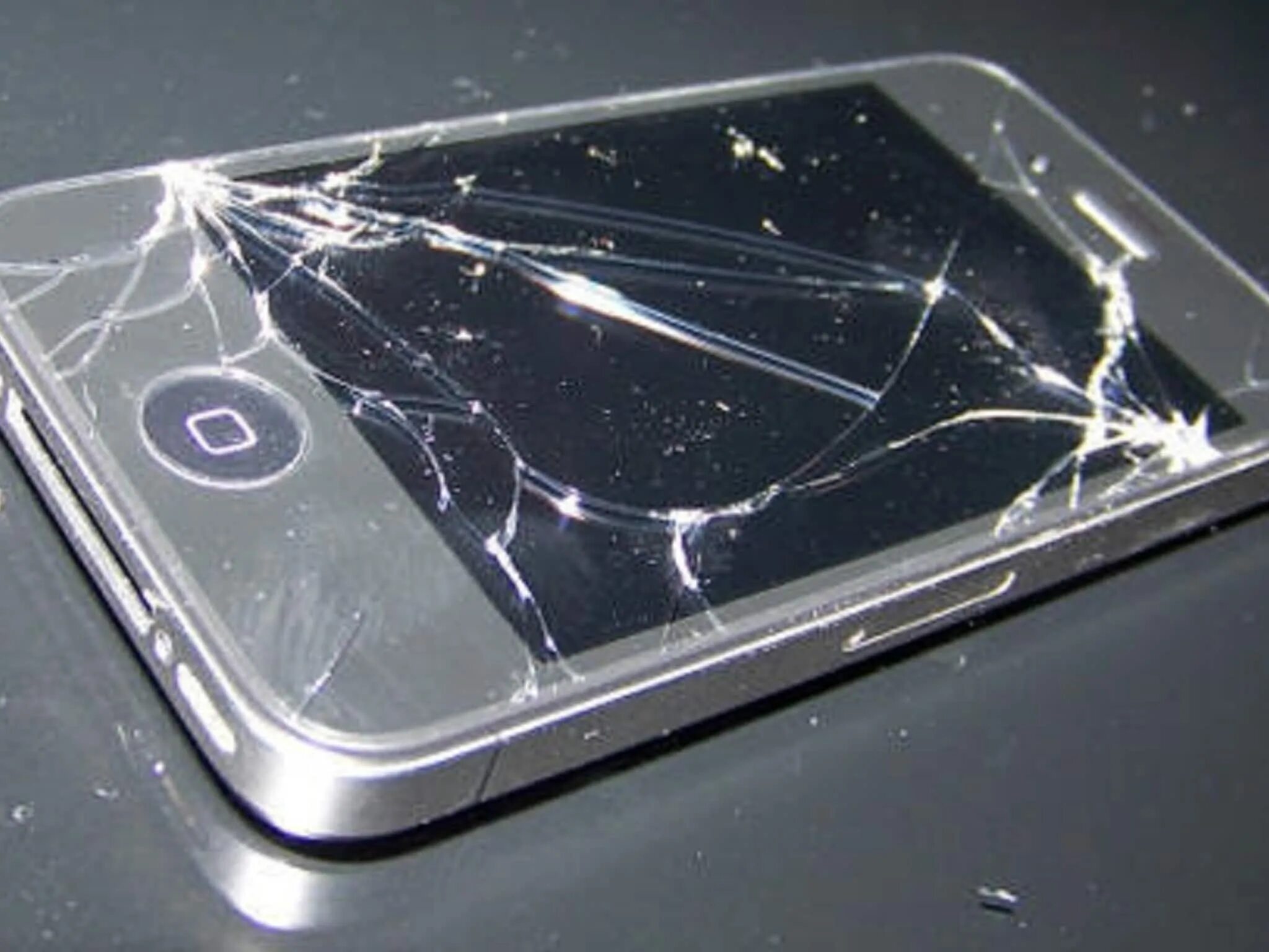 Разбила новый телефон. Разбитый айфон. Разбитые айфоны. Сломанный айфон. Сломанный сотовый телефон.