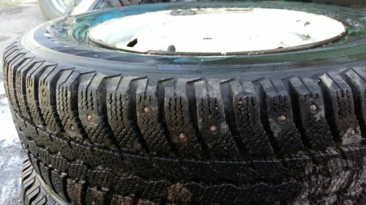Cordiant snow cross 2. Резина bridgestone r13 шипованная. Кама зимняя резина р13 шипованная. Шины r13 шипованная. Кама зимние шины r13.