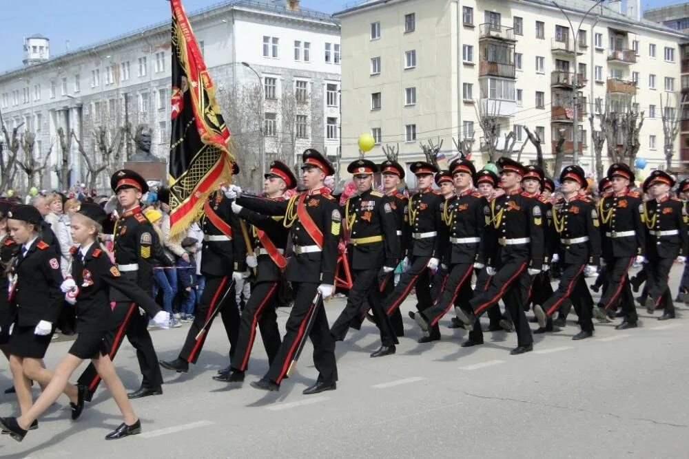 Ул 9 мая пермь. Парад Победы Пермь. Парад на день Победы в Перми. Парад 9 мая Пермь. Парад Победы кадеты.