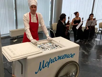 Мороженщик продал