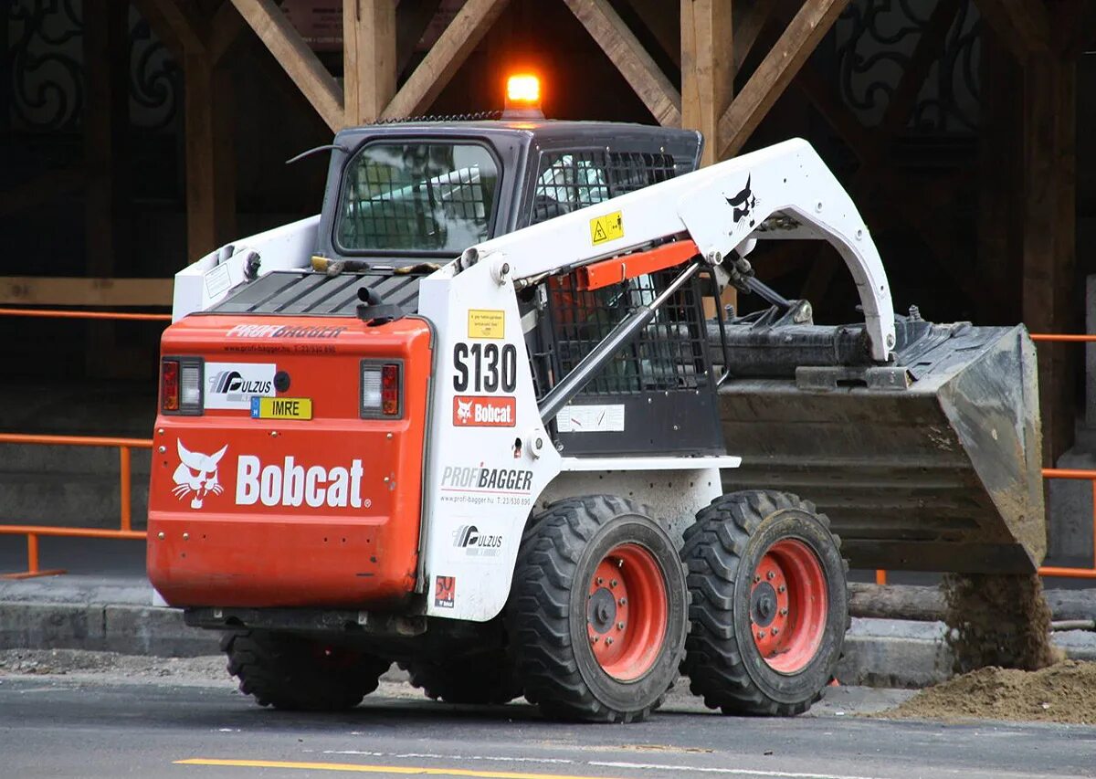 Bobcat s130. Бобкэт s130. мини погрузчик bobcat s130. мини погрузчик bobcat 130. погрузчик боб кет мини бобкэт.