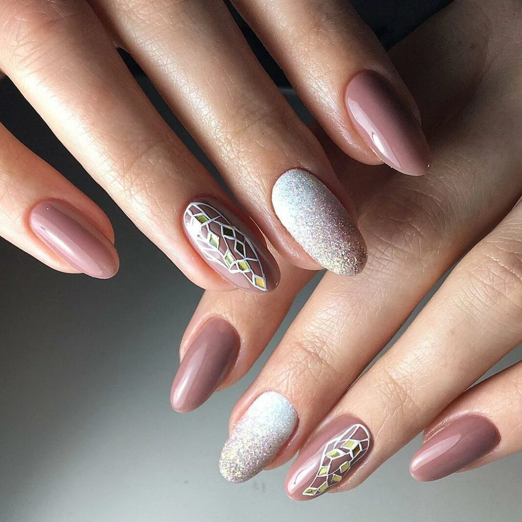 Маникюр модный в 2020 году. Серый маникюр. Маникюр. Маникюр 2020. Ногти тренд 2020.