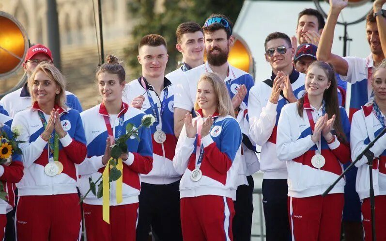 Сколько получат участники олимпиады. Награждение спортсменов. Награждение олимпийцев. Фото олимпийцев. Русские участники Олимпийских игр.