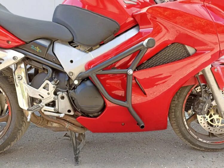 Vfr дуги. Клетка на хонду вфр 800. honda vfr 800 98-01. vfr 800 2002. клетка vfr 800 6 поколение.