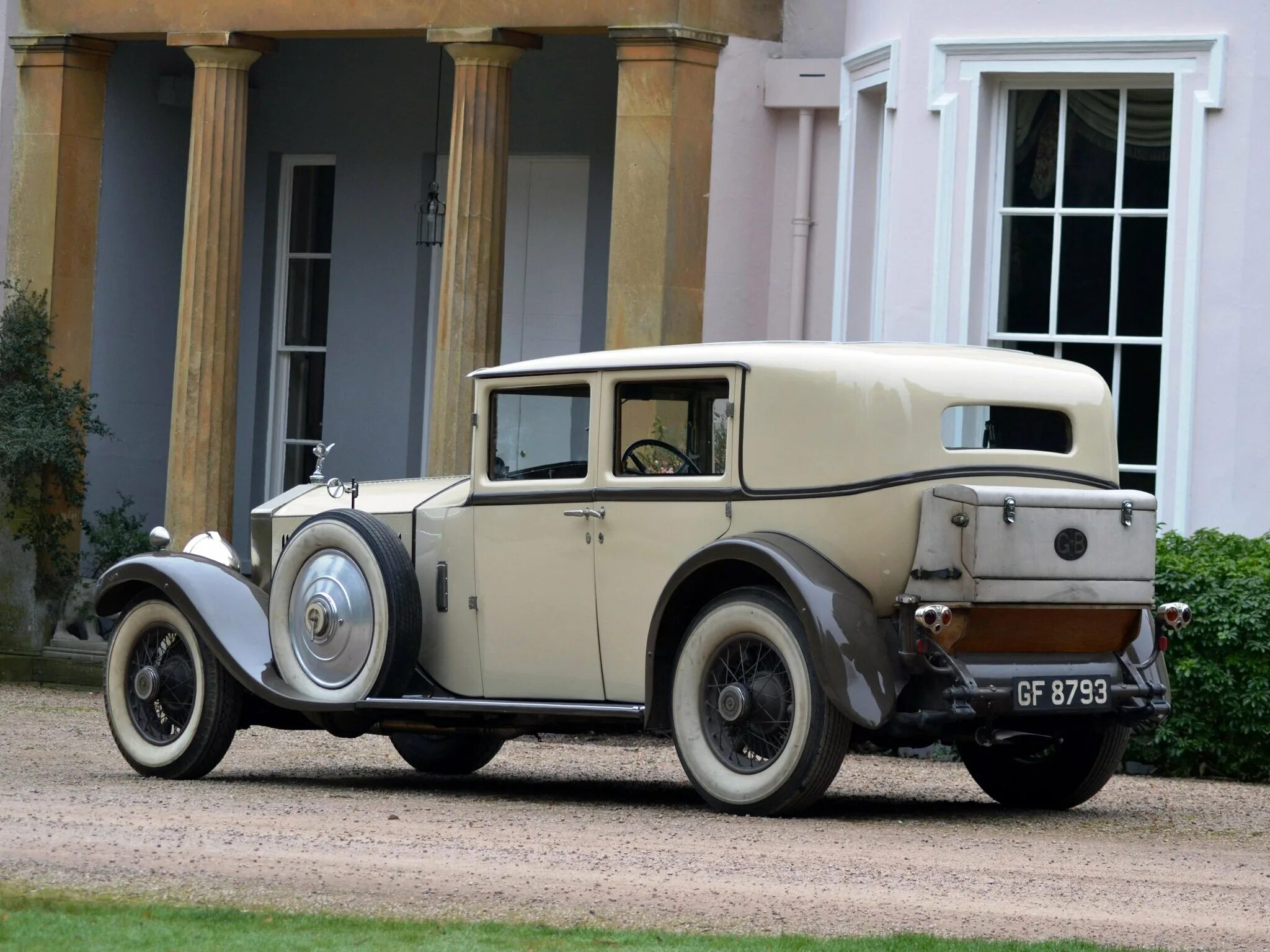 Старые роллс. Rolls-Royce Phantom II 1930. Rolls Royce Phantom 2. Rolls Royce Phantom 1930. Rolls-Royce Phantom II Limousine.