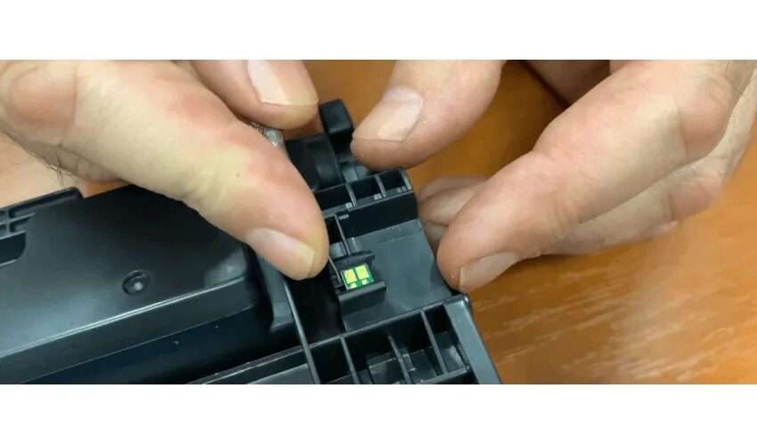 Как поменять чип на картридже. Samsung m2070 разъем на чип. Чип для картриджа hp cf259x. Canon 163600 чип для картриджа. Картридж принтера канон мф241д.