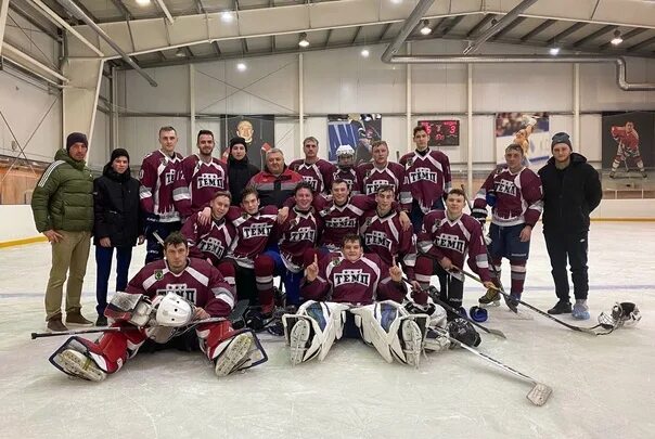 Металлург выкса хоккей. Металлург горняк. Хоккейная команда спарта воронеж. Логотипы для хоккейных команд горняков. Торпедо арзамас хоккей.