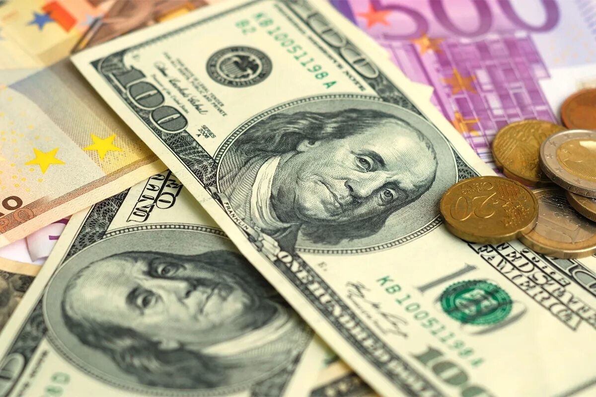 Иностранная валюта. Доллар и евро. Доллар фото. Иностранная валюта евро. Доллар евро в краснодаре
