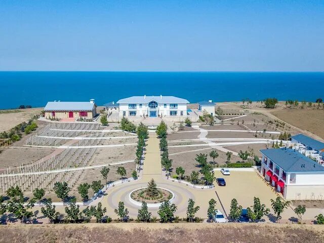 Отель Villa Romanov Wine Club & Spa (Вилла Романов Винный Клуб и Спа) 3* (Красно