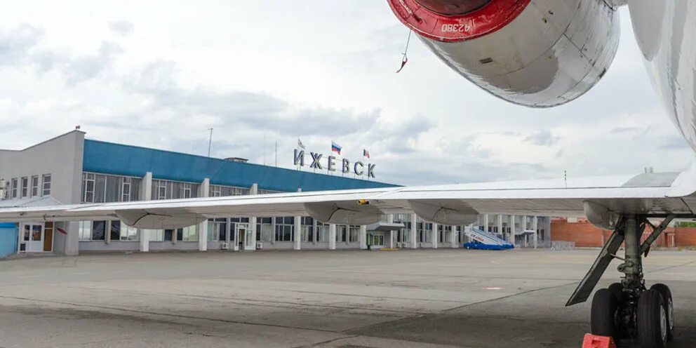 Аэропорт ижевск вылеты сегодня. Международный аэропорт ижевск. аэропорт ижевск впп. старый аэропорт ижевск. ижевский аэропорт самолеты.