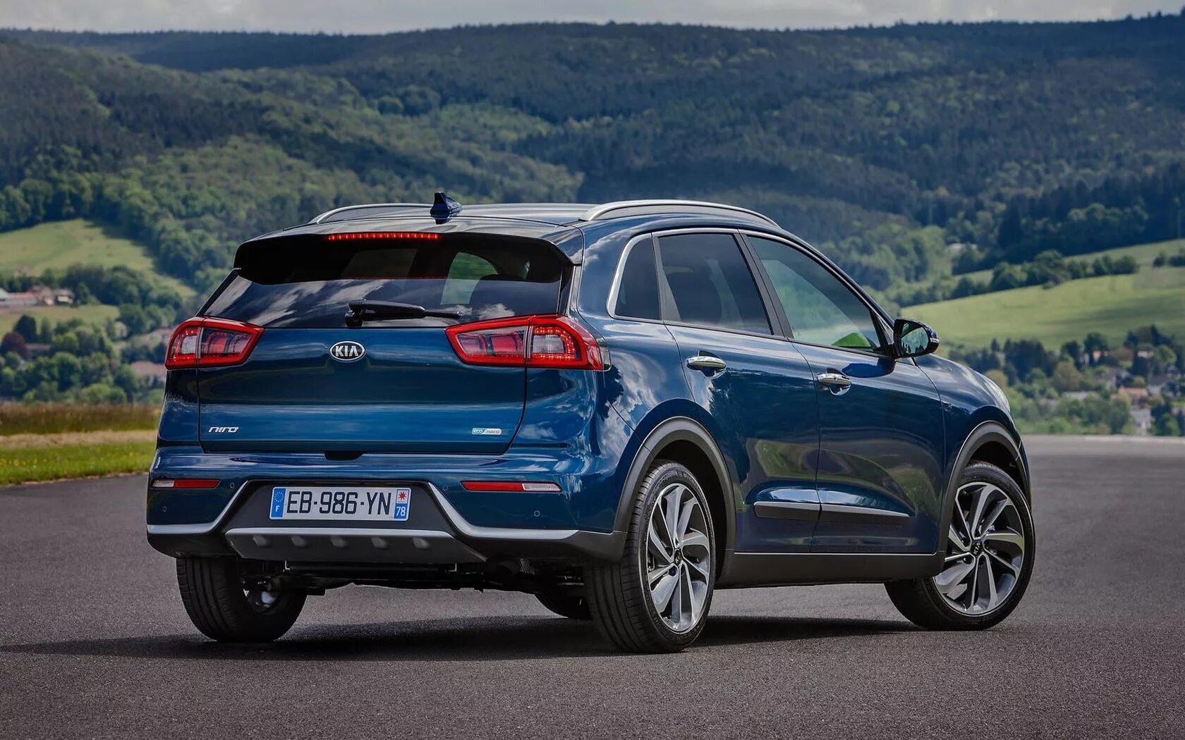 Ниро машина. Kia Niro. Kia Niro Hybrid 2019. Kia Niro 2016. Kia Niro 2.