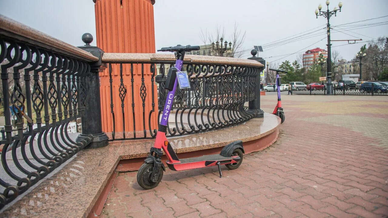 Электросамокат shorner. Электросамокаты хабаровск. Iot модули для шеринговых электросамокатов. Самокат хабаровск. Сломанный электросамокат.