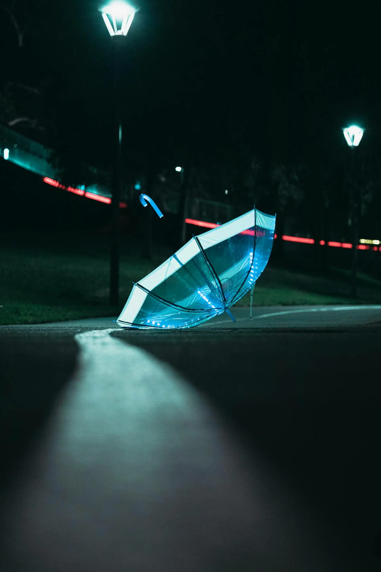 Ночной город под дождем. Umbrella night. Зонтичный фонарь. Ambrella light ta1292. Разноцветные зонтики.