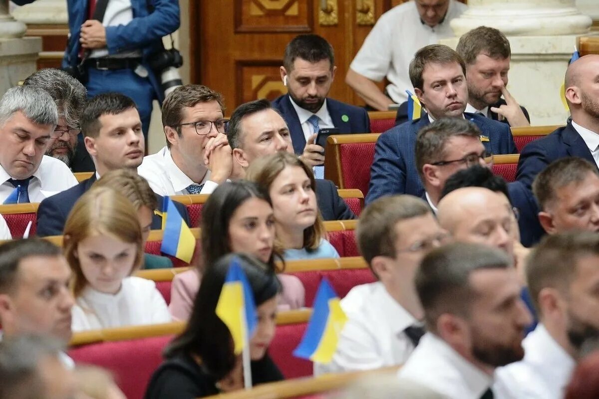 Депутаты рады обсуждают. Депутаты украины. депутаты верховной рады украины. украинская рада. депутаты верховной рады фото.