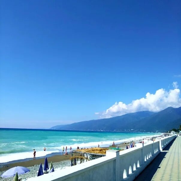 Какая сейчас вода в абхазии. Абхазия море. сочи море. адлер море. море в адлере сейчас.