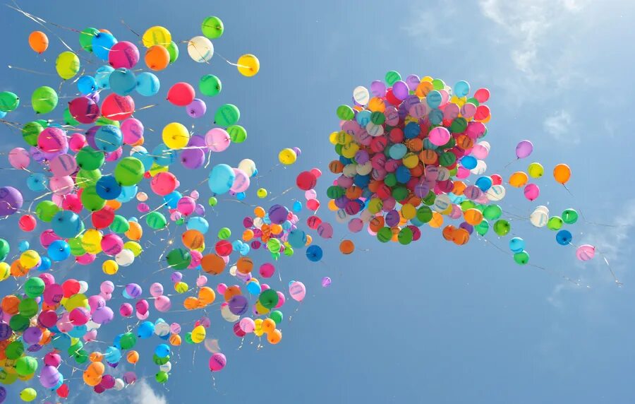 День рождения воздуха. Шары с днем рождения. Воздушные шары. Шары в небе. Воздушные шарики в небе.