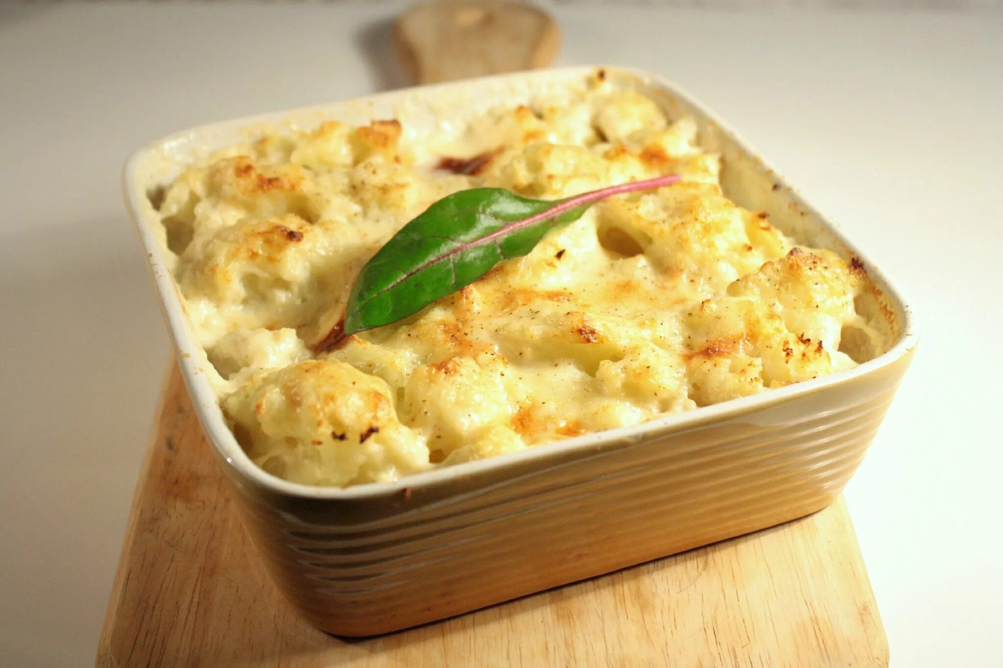 Картошка с сыром калории. Гратен с индейкой. картофельный гратен с курицей и грибами. картофельный гратен с индейкой. запеканка с сыром.