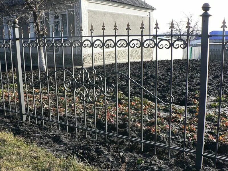 Забор металический из профильной трубы М5 h=1,5м, шаг столбов 3,04 м, с монтажом