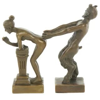 Princesse langue accumuler statue femme nue bronze 945 lhorloge côté