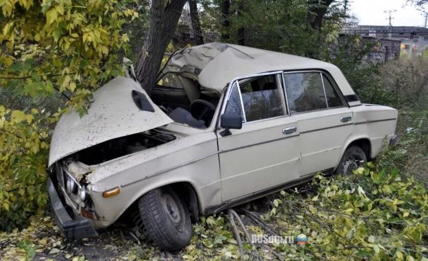 Разьебанная. ВАЗ-2106 "Жигули" Разбитая. ВАЗ 2106 белая ржавая. Битая ВАЗ 2106 белая. ВАЗ 2106 гнилая битая.