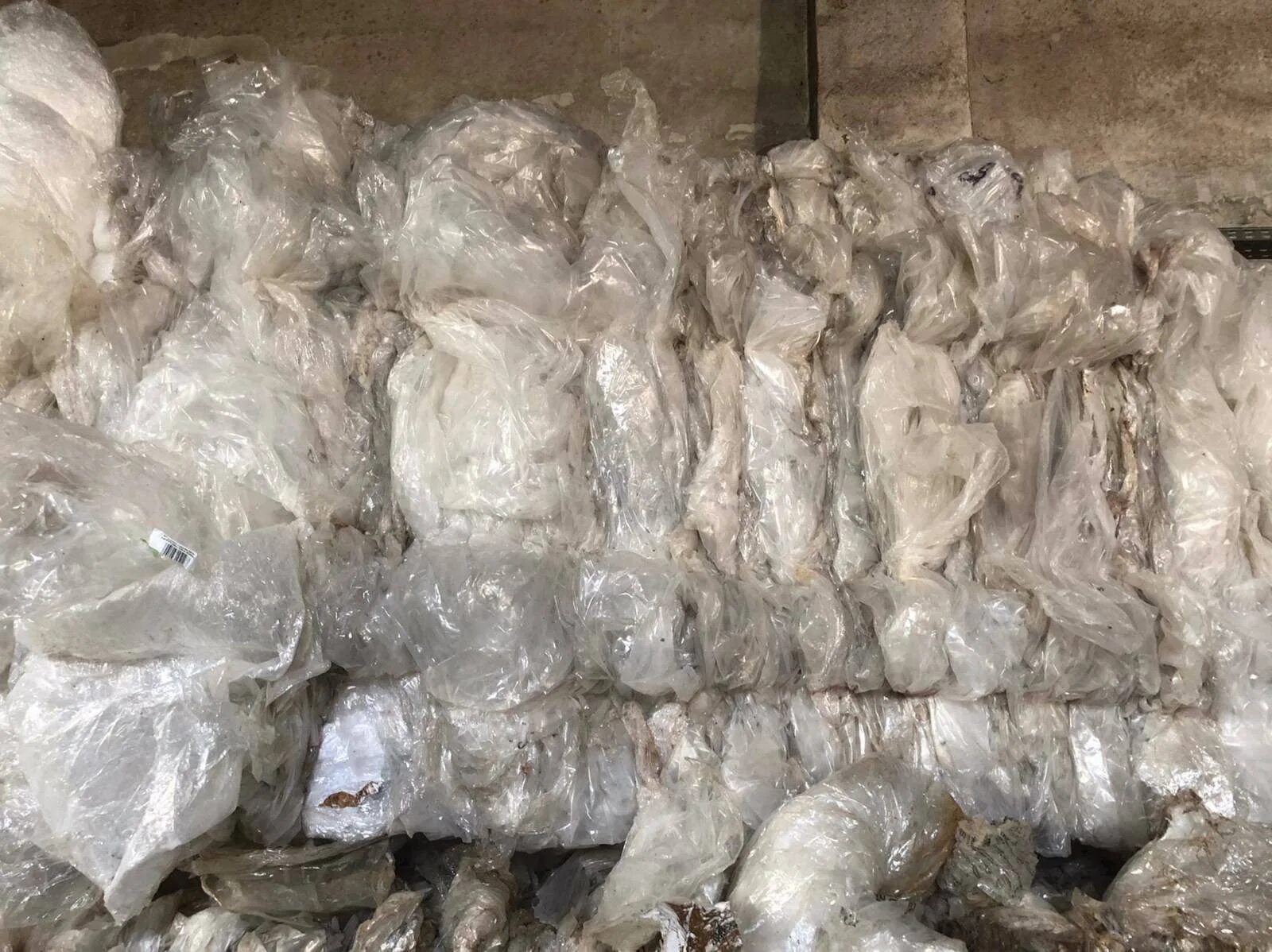 Отходы стрейч пленки. Отходы стрейч пленки. Пленка пвд вторсырье. Пвд пленка отходы. Отходы полиэтилена (стрейч пленка, пвд).