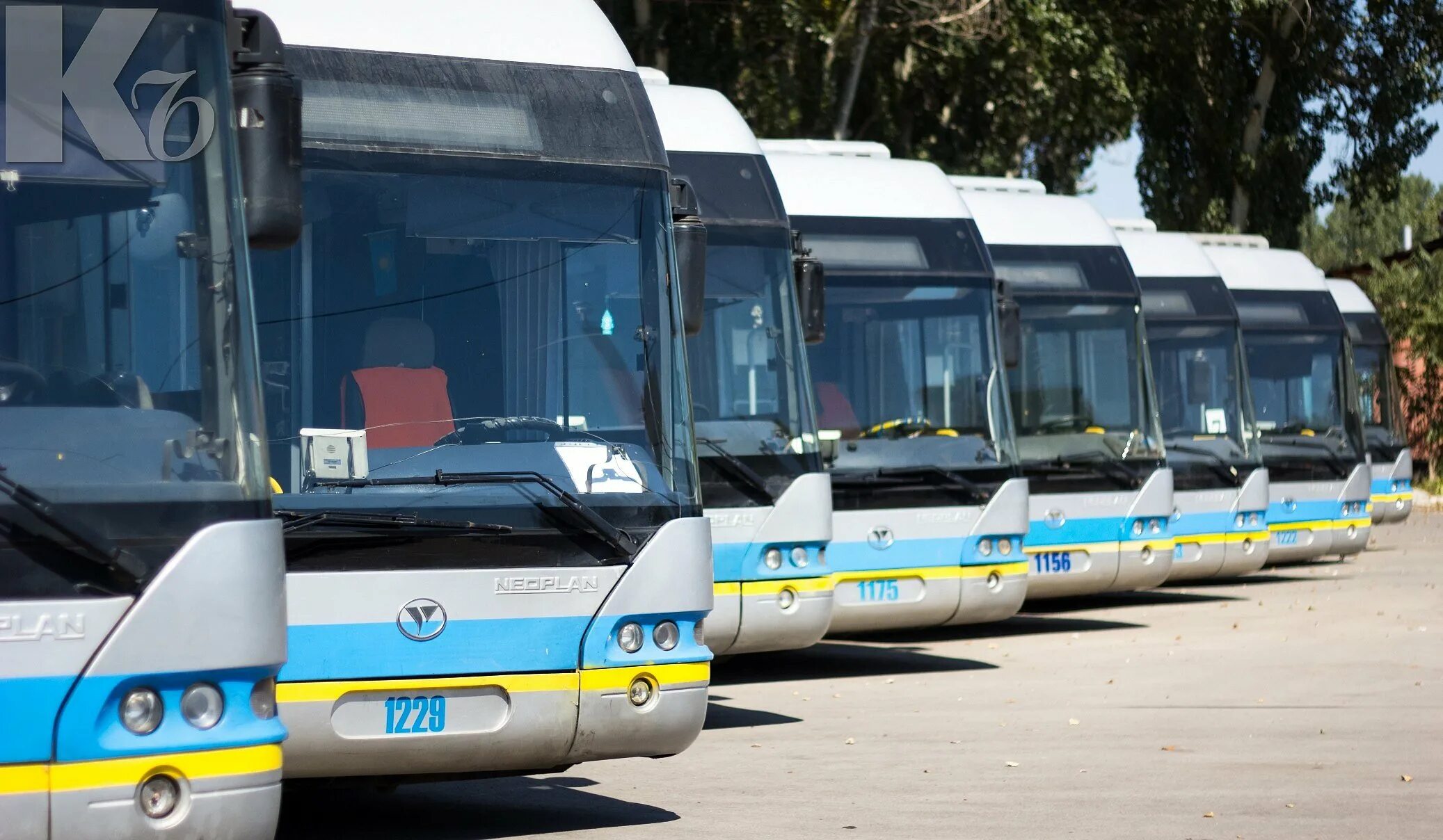 Астана алматы автобус. Пассажирский автобус. Пассажирский автотранспорт. Транспорт Казахстана. Общественный транспорт в Казахстане.