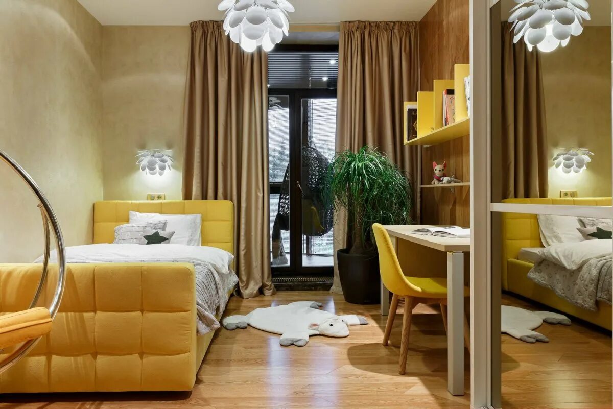 Смежные фото. Желтые шторы в спальне. Комната с желтыми шторами. Желтые шторы в интерьере детской. Желтые шторы в интерьере спальни.