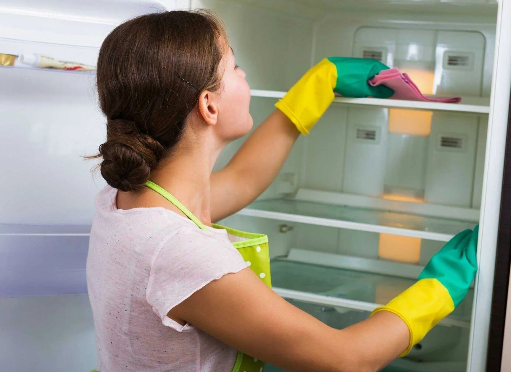 Убрать неприятных людей. Уборка холодильника. Вымыть холодильник. Мойка холодильника. Устранить запах в холодильнике.