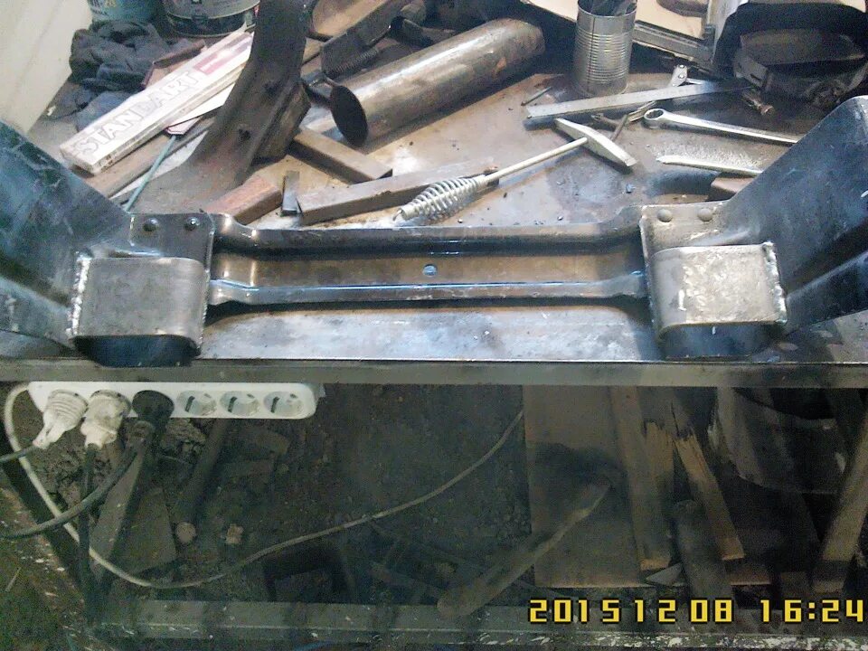Передний траверс газель. Траверса газ 3307. траверса под двигатель на газ 53. траверса двигателя газель 406. траверса газ 53.