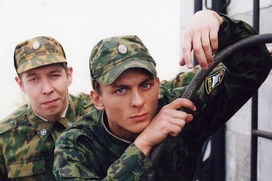 Здравствуй я привет войска. Миша Медведев солдаты.