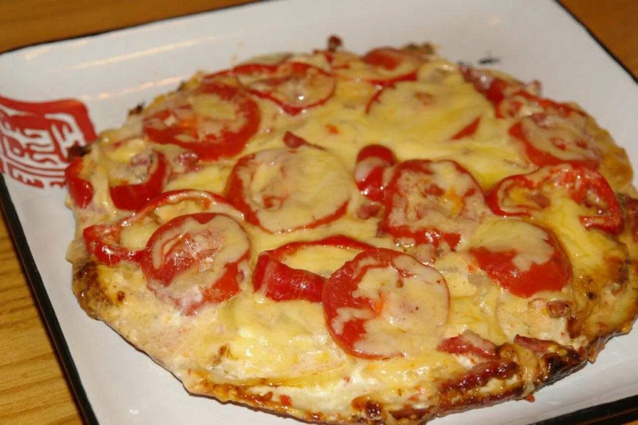 Приготовить вкусную пиццу на сковороде. Пицца на сковороде. быстрая пицца на сковороде. пицца на сковороде за 10 минут. пицца на скорую руку.