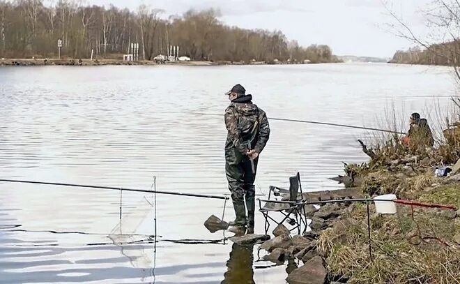 Канал имени москвы рыбалка. Драчево рыбалка на канале. Рыбаки на канале им Москвы. Канал имени Москвы рыбалка весной.